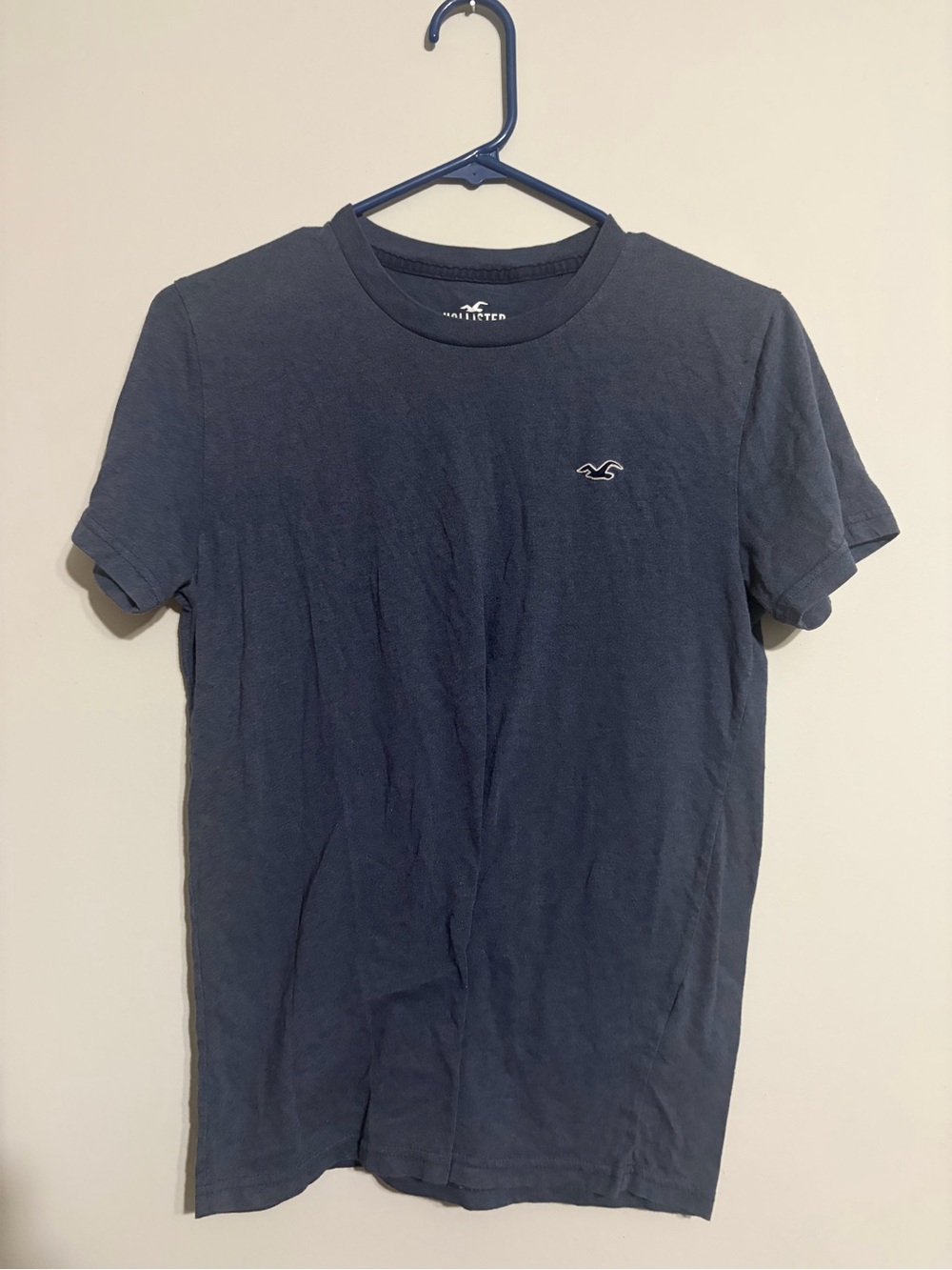 Hollister Men's Dark Blue Short Sleeve Logo Tee